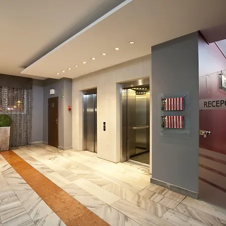 Готель B&B Hotel Tychy