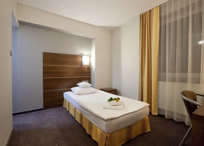 B&B Hotel Tychy فندق 3*