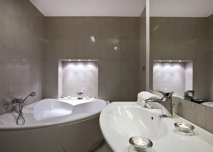 فندق B&B Hotel Tychy تخه